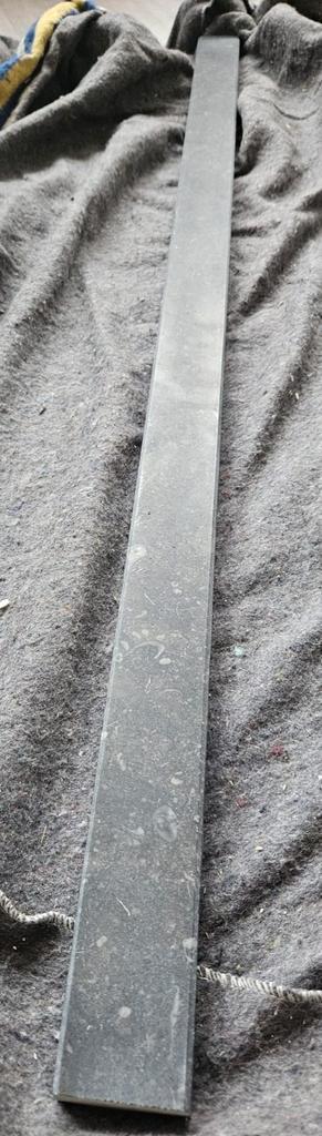 2 Hardstenen dorpels beschikbaar voor biedingen
