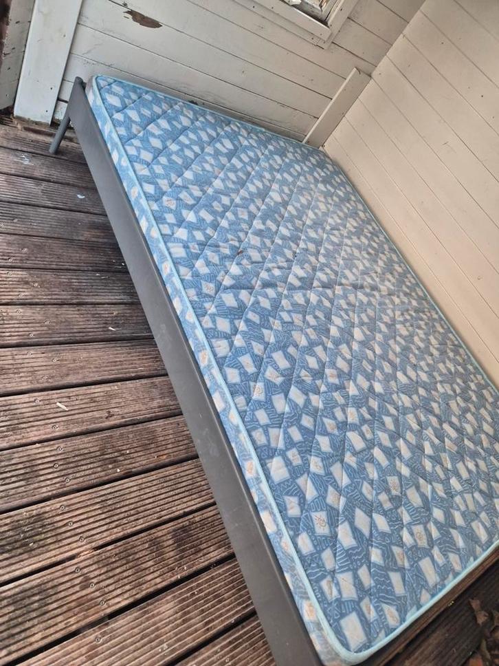 Metalen 2-persoonsbed incl. matras, Huis en Inrichting, Slaapkamer | Bedden, Gebruikt, Tweepersoons, 90 cm, Metaal, Zwart, Ophalen