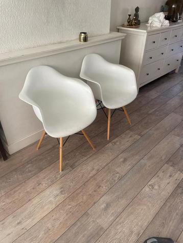 Eetkamer stoelen beschikbaar voor biedingen