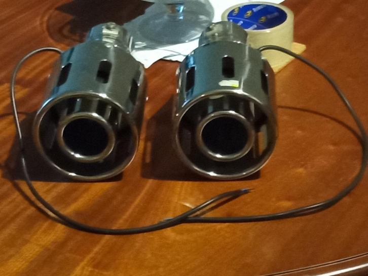 universeel uitlaatsierstuk 2x round met led verlichting erin, Auto diversen, Tuning en Styling, Ophalen of Verzenden