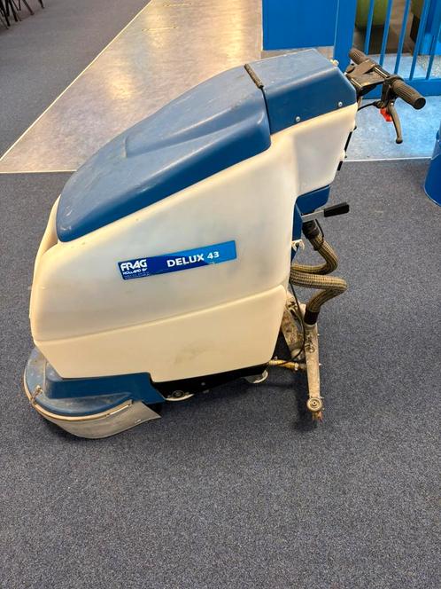 Schrobmachine / dwijlmachine / schoonmaak machine ( defect ), Doe-het-zelf en Verbouw, Reinigingsmachines, Zo goed als nieuw, Overige typen