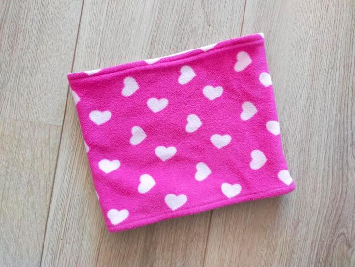Zgan! Heerlijke warme fleece colsjaal met hartjes!, Kinderen en Baby's, Kinderkleding | Mutsen, Sjaals en Handschoenen, Zo goed als nieuw