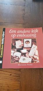 Een andere kijk op embossing - Marianne Perlot, Boeken, Hobby en Vrije tijd, Gelezen, Geschikt voor kinderen, Ophalen of Verzenden