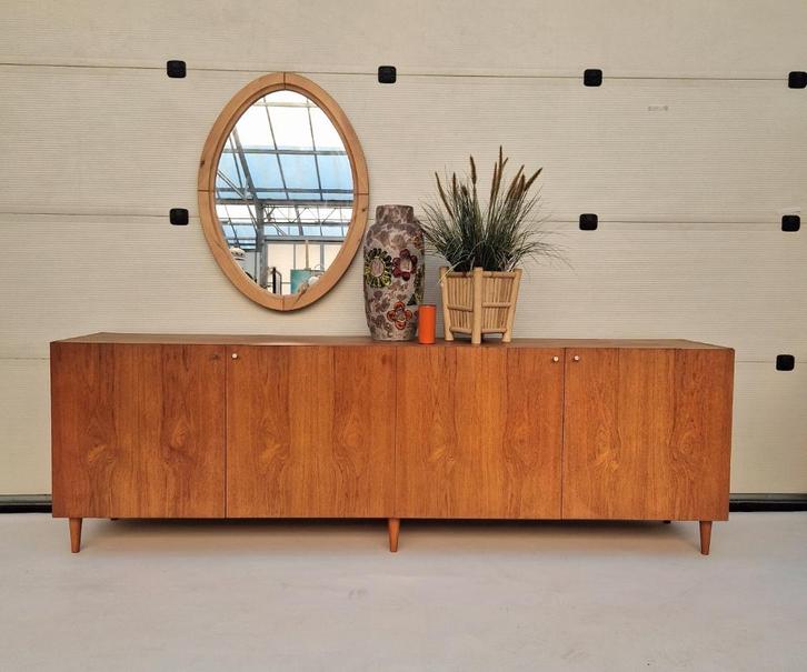 Vintage strak dressoir met vier deuren, 241cm, Huis en Inrichting, Kasten | Dressoirs, Gebruikt, 200 cm of meer, 25 tot 50 cm