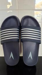 Donkerblauwe badslippers maat 39, Blauw, Nieuw, Ophalen, Slippers