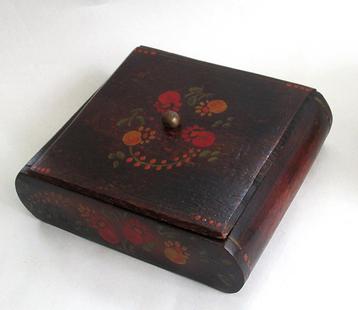  Retro decoratief houten opbergdoosje met snijwerk.  beschikbaar voor biedingen