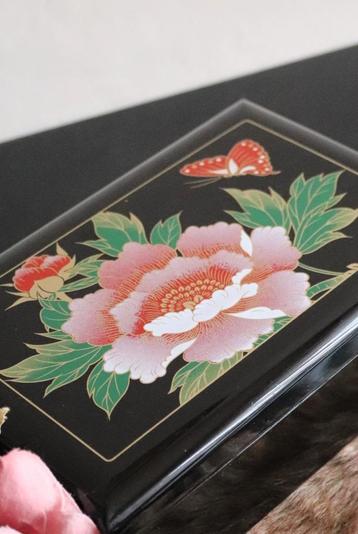 Vintage sieradenkistje met roos & vlinder beschikbaar voor biedingen