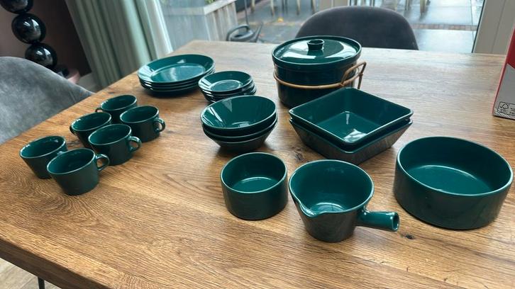 Arabia groen servies (Iitala), Huis en Inrichting, Keuken | Servies, Zo goed als nieuw, Schaal of Schalen, Overige stijlen, Porselein