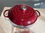 Nieuwe Le Creuset Campagnard, Rhone/Garnet 30 cm, Gietijzer, Nieuw, Ophalen of Verzenden, Keramische plaat