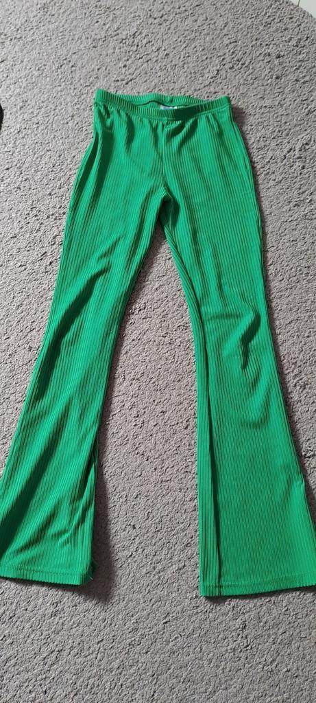 Groene flare pijp broek maat 146/152, Kinderen en Baby's, Kinderkleding | Maat 146, Zo goed als nieuw, Meisje, Broek, Ophalen of Verzenden