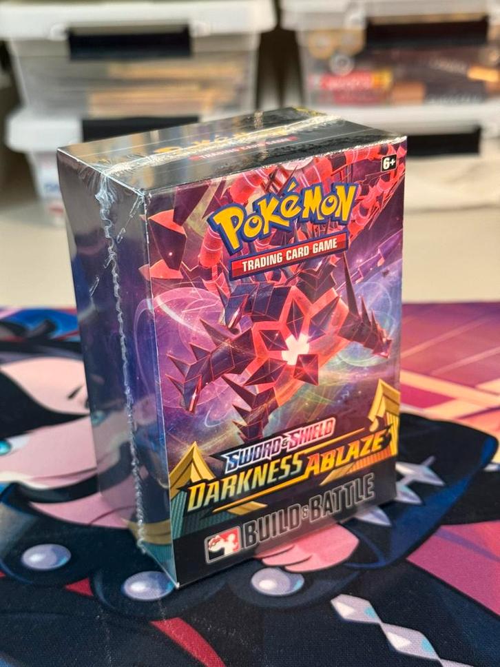 Darkness Ablaze - Build & Battle Prerelease Box Sealed, Hobby en Vrije tijd, Verzamelkaartspellen | Pokémon, Nieuw, Boosterbox