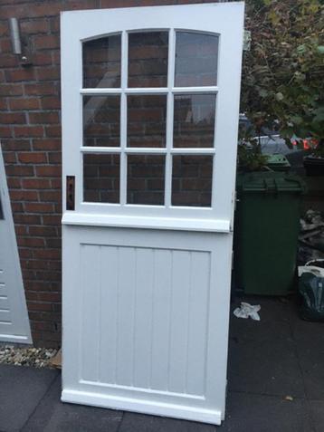 hardhouten buitendeur 93 x 210,5  goede staat  bijna gratis beschikbaar voor biedingen