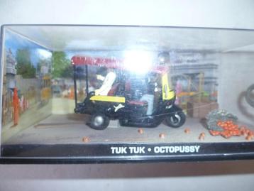 Tuk Tuk James Bond 007 Octopussy film met 2 figuurtjes 1:43  beschikbaar voor biedingen