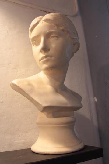 Prachtige Jugendstil buste van een jonge vrouw.  beschikbaar voor biedingen