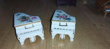 2 Hammersley Miniatuur Piano's beschikbaar voor biedingen