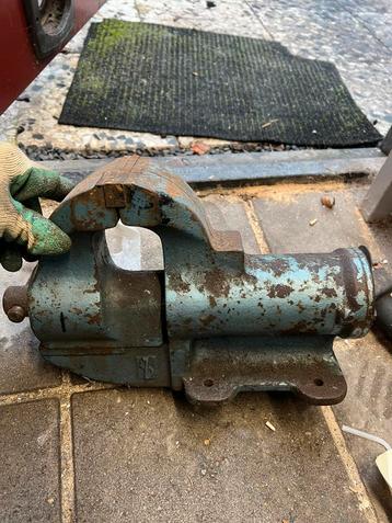 Tafelklem beschikbaar voor biedingen