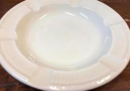 Wedgwood porseleinen asbak, roomkleurig (18 cm), Antiek en Kunst, Antiek | Servies los, Ophalen of Verzenden