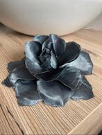 Blauw grijze roos bloem corsage broche, 10 cm of meer, Overige materialen, Ophalen of Verzenden, Zo goed als nieuw