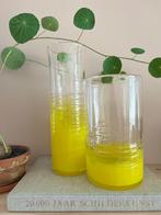 Twee vazen van geel/transparant glas. Mooie kwaliteit!, Glas, Ophalen of Verzenden, Geel