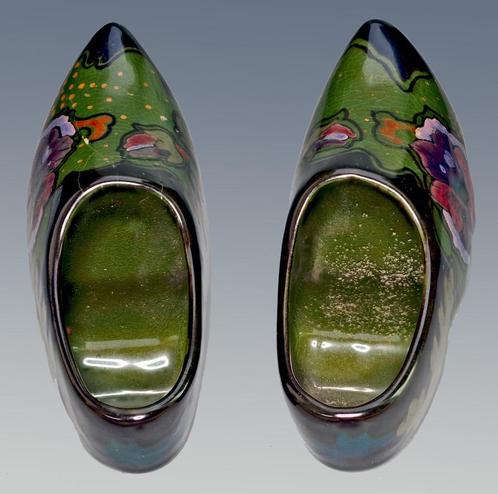 Arnhemsche Faience 2 klompjes (Nr.: 360), Antiek en Kunst, Antiek | Keramiek en Aardewerk, Ophalen of Verzenden