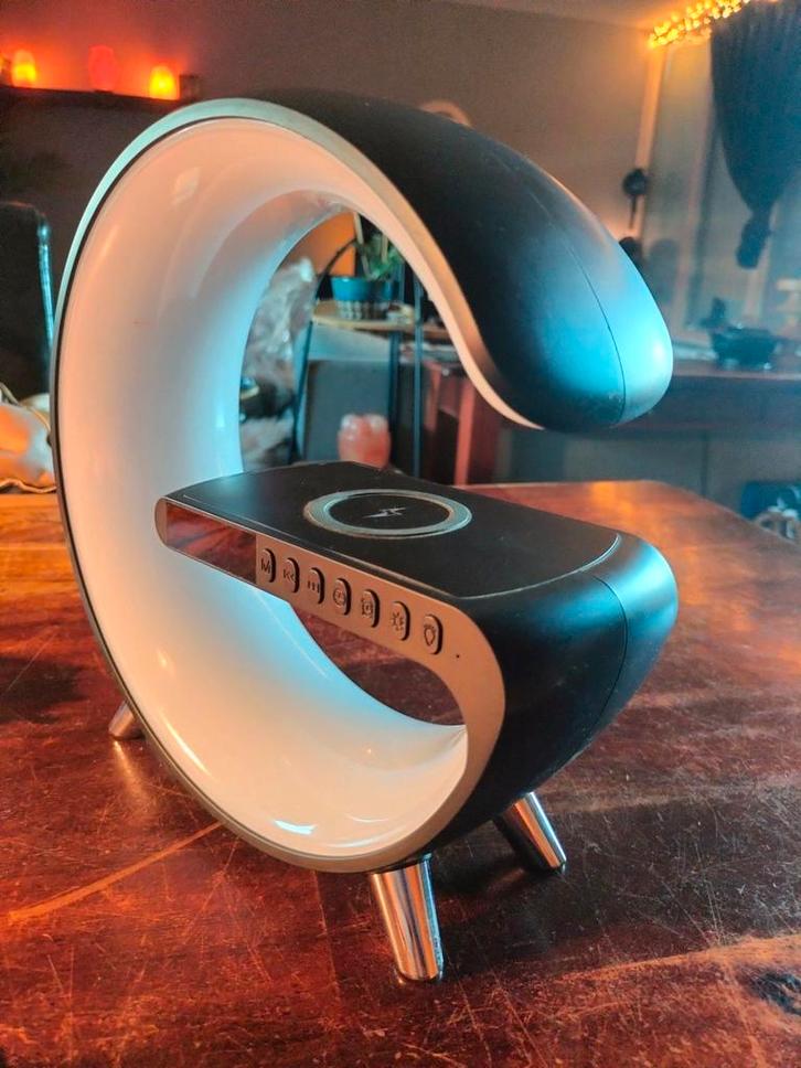 Mooie smart light wake up radio wekker dikke verlichting!, Witgoed en Apparatuur, Wekkers, Zo goed als nieuw, Digitaal, Ophalen of Verzenden