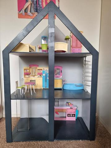 Barbie Poppenhuis met Meubels beschikbaar voor biedingen