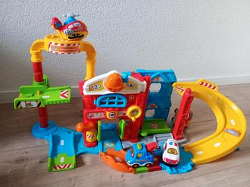 Vtech Toet Toet Brandweerkazerne met in totaal 5 voertuigen  beschikbaar voor biedingen