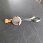 Oude hand mixer, Antiek en Kunst, Ophalen of Verzenden