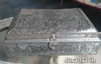 Groot vintage metalen doos met voorstelling van strijdende r, Verzamelen, Blikken, Ophalen of Verzenden, Gebruikt, Overige, Overige merken