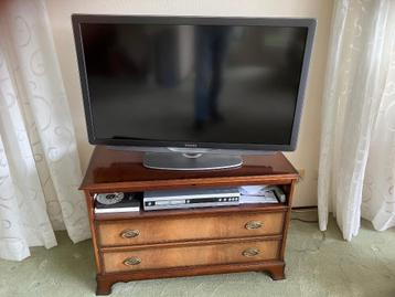 DVD-recorder + tv + bijbehorende kast. beschikbaar voor biedingen