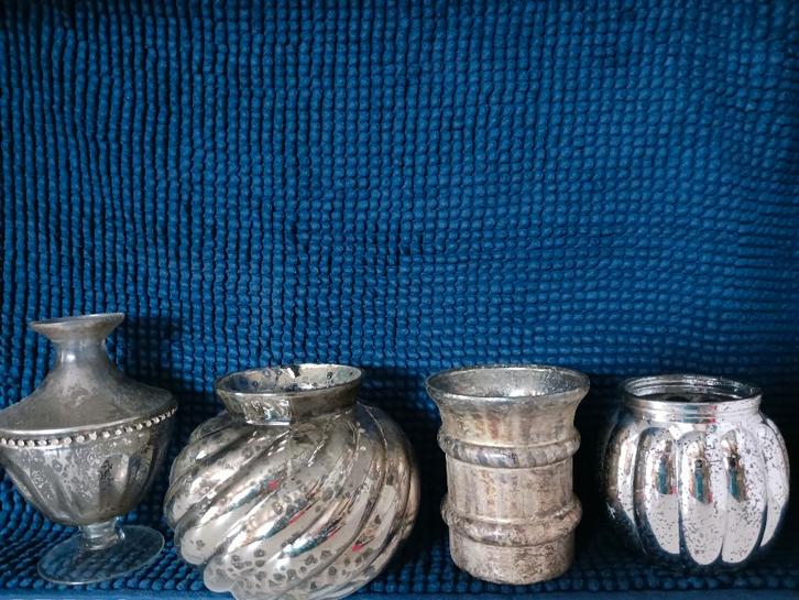 4 st armeluis zilverkleurige vaasjes,, Huis en Inrichting, Woonaccessoires | Vazen, Overige kleuren, Minder dan 50 cm, Overige materialen