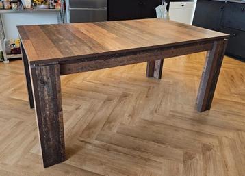 Houten Eettafel beschikbaar voor biedingen