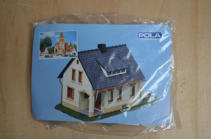 Pola 500 Dorpshuis, nieuw in OVP, Hobby en Vrije tijd, Modeltreinen | H0, Nieuw, Brug, Tunnel of Gebouw, Ophalen of Verzenden