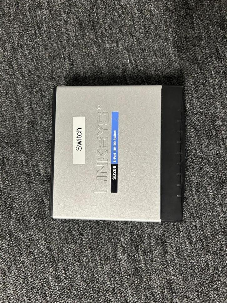 Linksys SD208 – 8-poorts Gigabit Switch, Computers en Software, Netwerk switches, Gebruikt, Ophalen