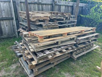 Pallets voor brandhout beschikbaar voor biedingen