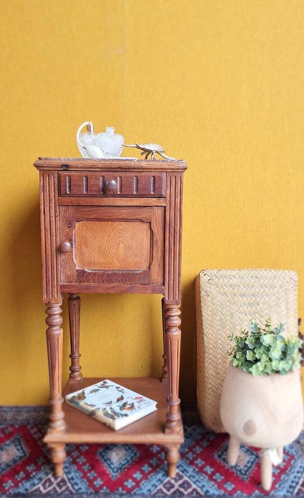 Vintage brocante landelijk eikenhouten nachtkastje, marmer, Huis en Inrichting, Slaapkamer | Nachtkastjes, Gebruikt, 70 cm of meer