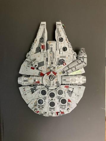 Muurbeugel : LEGO Star Wars UCS Millennium Falcon - 75192 beschikbaar voor biedingen