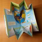 POP-UP boek DE AARDE met poster. als nieuw., Ophalen of Verzenden, Zo goed als nieuw