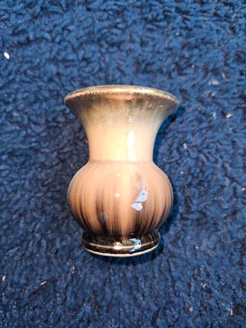 Vintage Vaasje met Gouden Rand beschikbaar voor biedingen