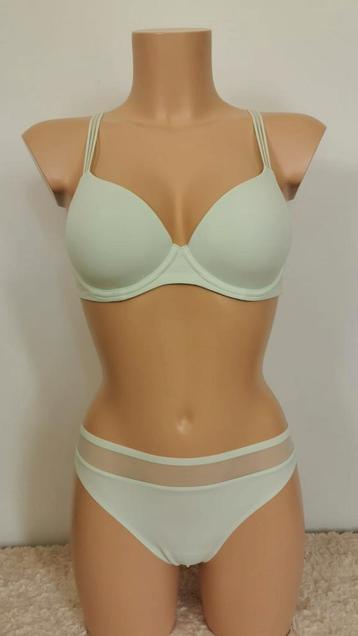 Nieuw marie jo bh louie
push up 75c 
Balconet 75c  beschikbaar voor biedingen