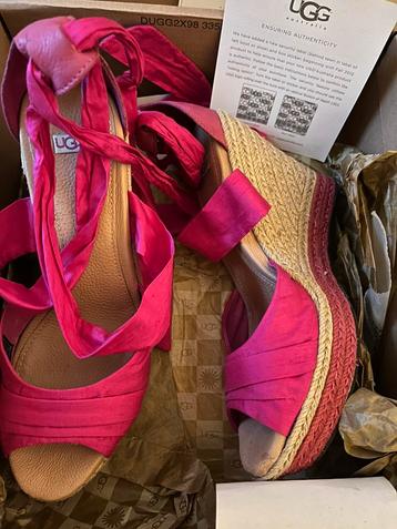 UGG FUCHSIA ROZE mt 8 (39) beschikbaar voor biedingen