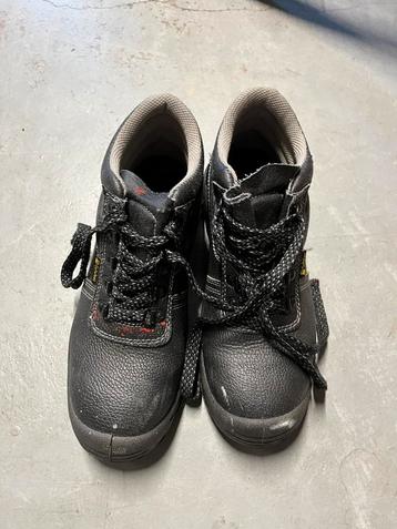 Werkschoenen maat 41 stalen neus beschikbaar voor biedingen