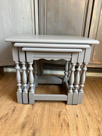 Vintage mimiset (3 bijzettafels in 1) eikenhout   beschikbaar voor biedingen