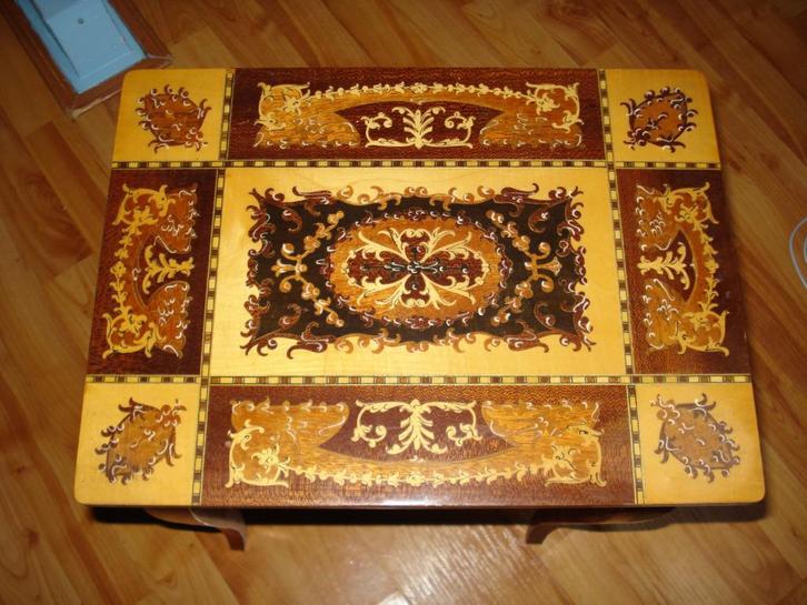 Te Koop aangeboden: Curiosa Italiaans naaitafeltje jaren 60, Antiek en Kunst, Curiosa en Brocante, Ophalen