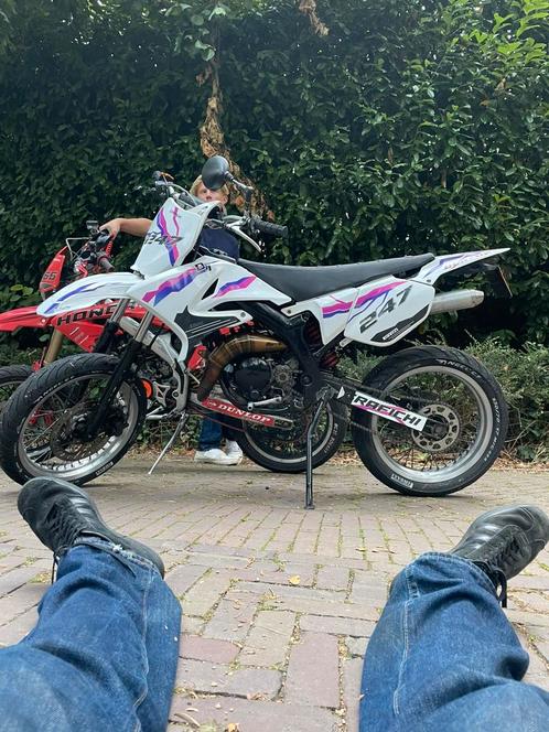 Yamaha DT 50 schakelbrommer, Fietsen en Brommers, Brommers | Derbi, Zo goed als nieuw, Ophalen