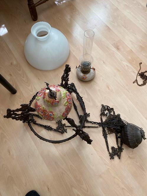 Antieke Olie Hanglamp met Bloemmotieven, Antiek en Kunst, Antiek | Lampen, Ophalen