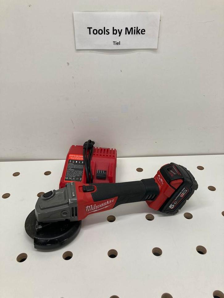 Milwaukee accu haakse slijper, Doe-het-zelf en Verbouw, Gereedschap | Slijpmachines, Gebruikt, Haakse handslijpmachine, Minder dan 700 watt