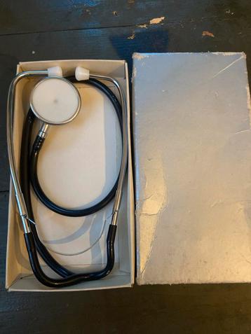 Stethoscoop in originele doos beschikbaar voor biedingen