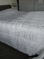 Satijnen Gewatteerde Sprei - 300x250 cm - Wolwit, Huis en Inrichting, Ophalen, Wit, Tweepersoons, Deken of Dekbed