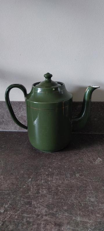 Vintage groene emaille theepot beschikbaar voor biedingen